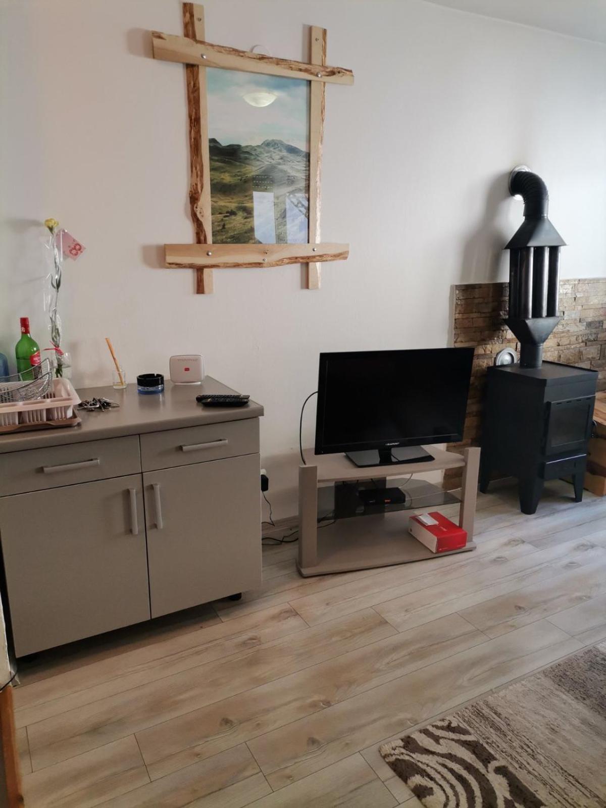 Apartmani Kosuta- Ljiljana Dokanovic Τζαχορίνα Εξωτερικό φωτογραφία