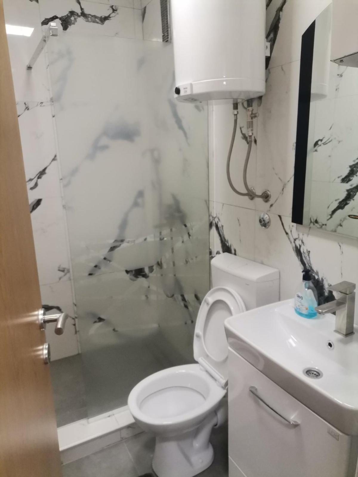 Apartmani Kosuta- Ljiljana Dokanovic Τζαχορίνα Εξωτερικό φωτογραφία