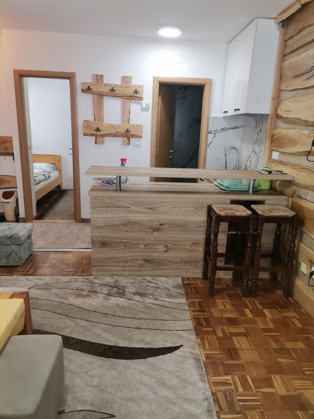 Apartmani Kosuta- Ljiljana Dokanovic Τζαχορίνα Εξωτερικό φωτογραφία